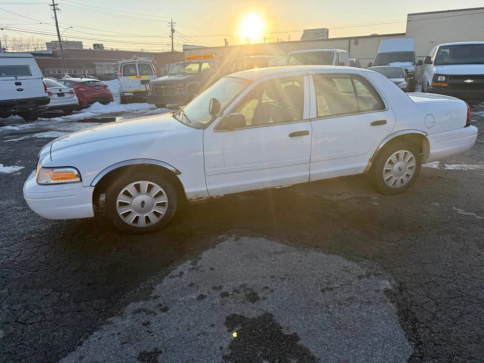 2011 Ford Crown Victoria - Image 1 of 15