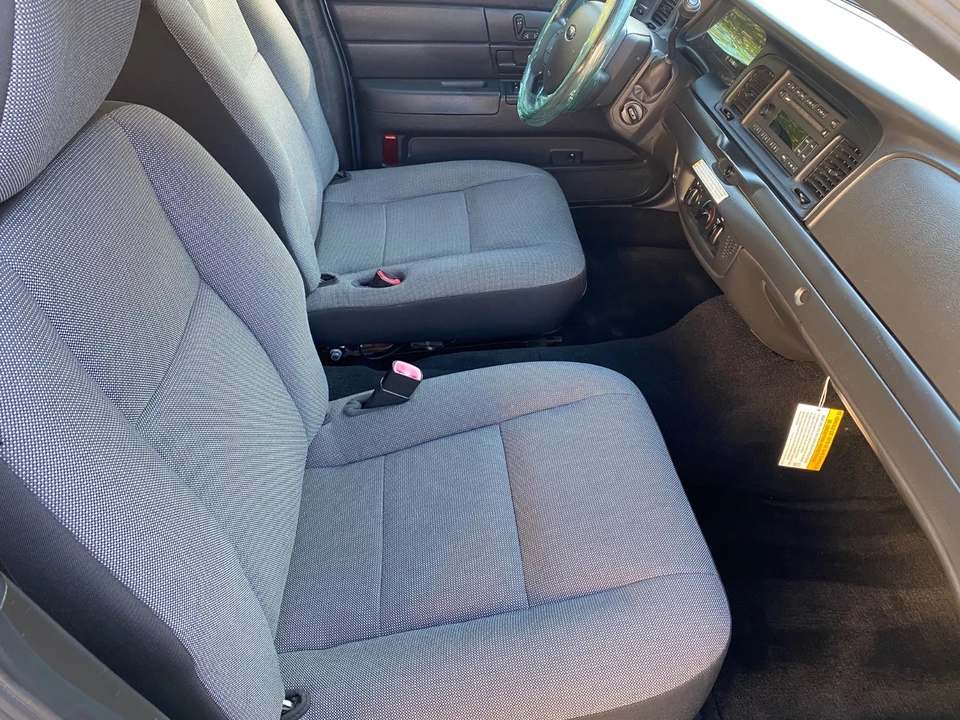 2011 Ford Crown Victoria - Image 2 of 21