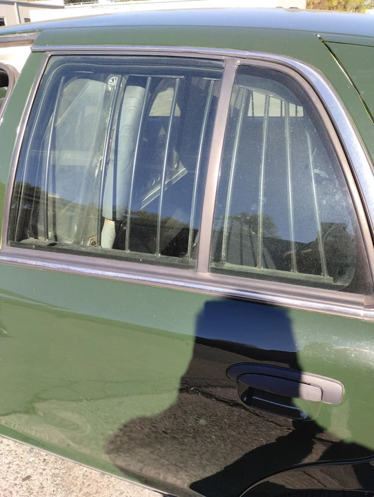2011 Ford Crown Victoria - Image 4 of 9