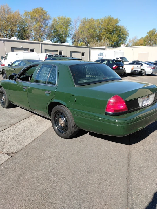 2011 Ford Crown Victoria - Image 2 of 9