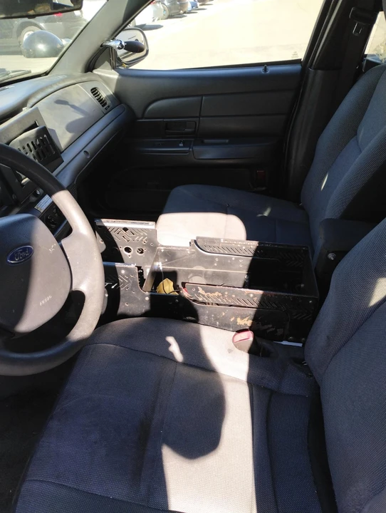 2011 Ford Crown Victoria - Image 6 of 9