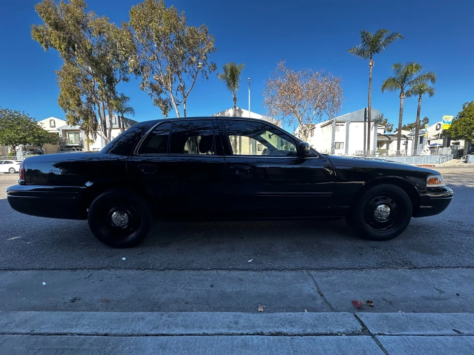 2011 Ford Crown Victoria - Image 9 of 18
