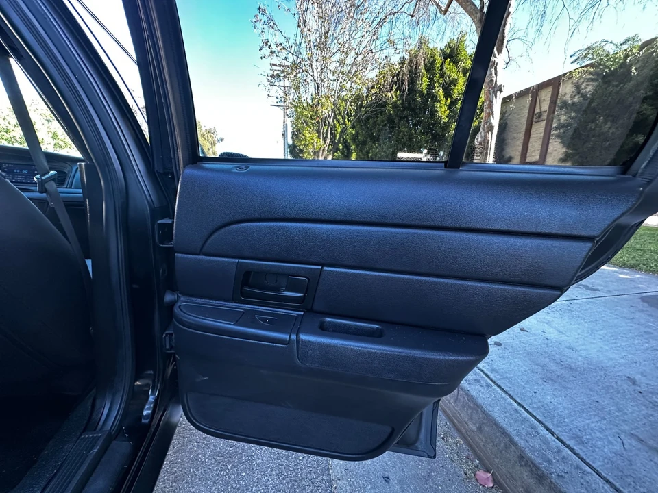 2011 Ford Crown Victoria - Image 13 of 18