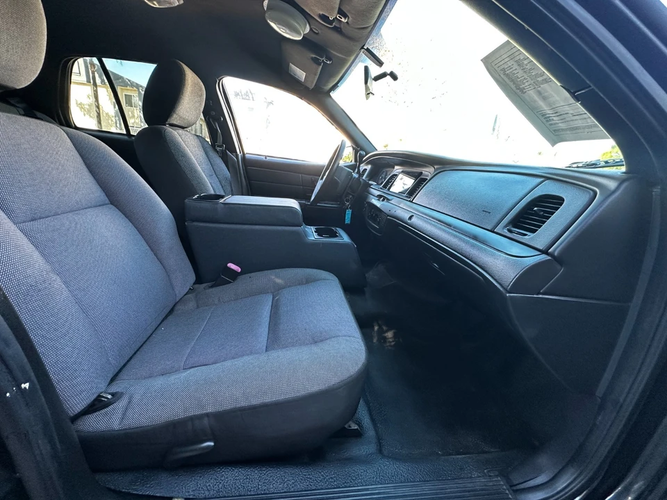 2011 Ford Crown Victoria - Image 12 of 18