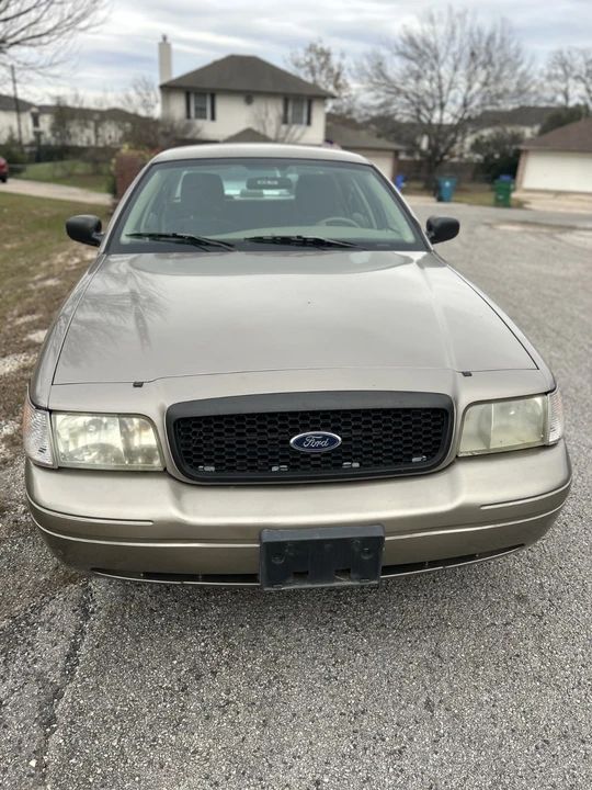 2011 Ford Crown Victoria - Image 2 of 21