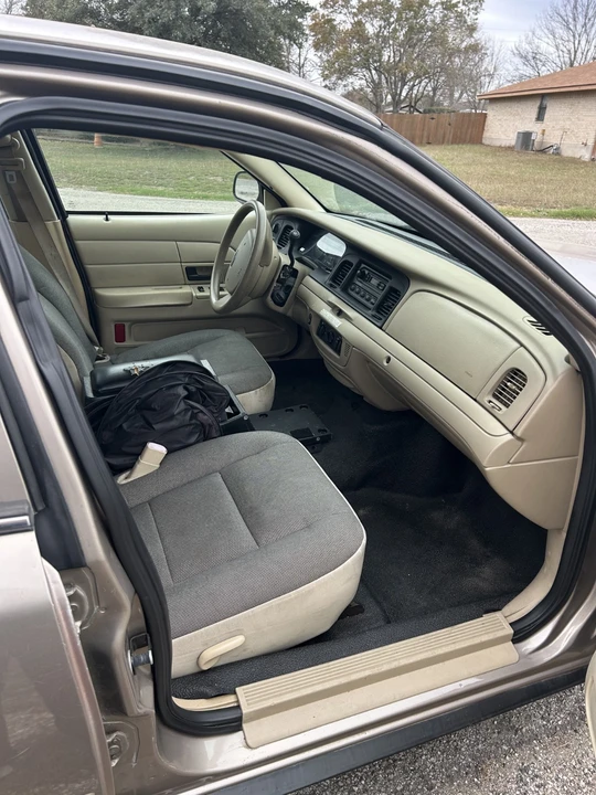 2011 Ford Crown Victoria - Image 11 of 21