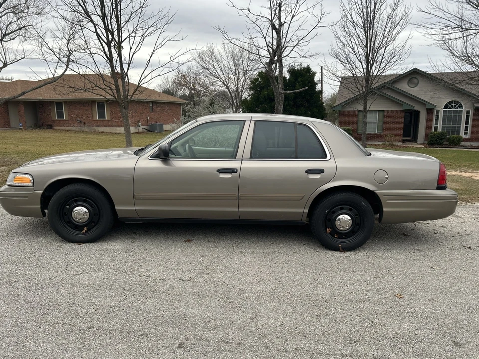 2011 Ford Crown Victoria - Image 3 of 21