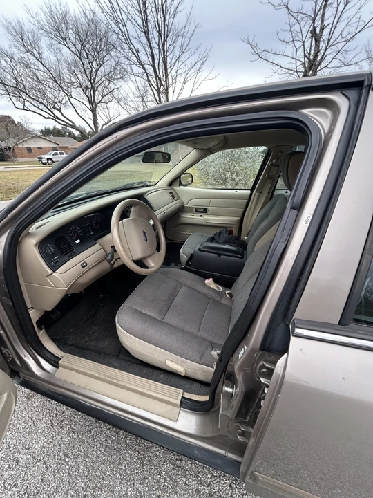 2011 Ford Crown Victoria - Image 6 of 21
