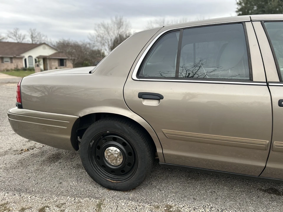 2011 Ford Crown Victoria - Image 18 of 21