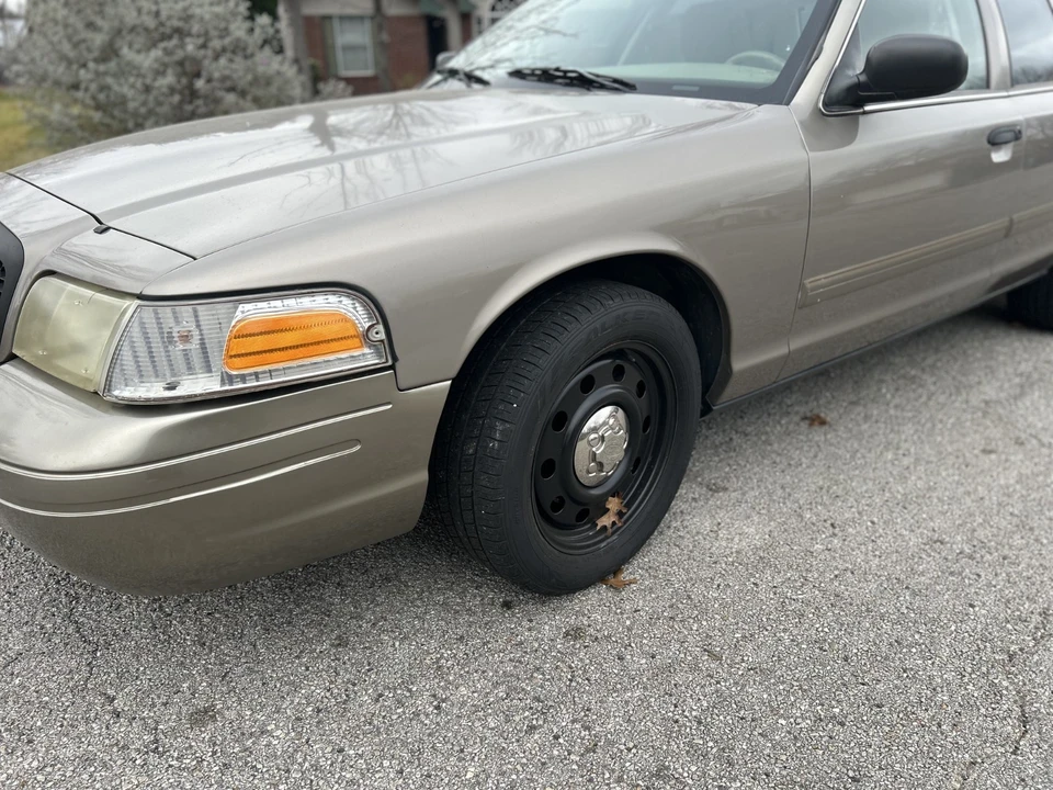 2011 Ford Crown Victoria - Image 4 of 21