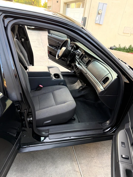 2011 Ford Crown Victoria - Image 14 of 21