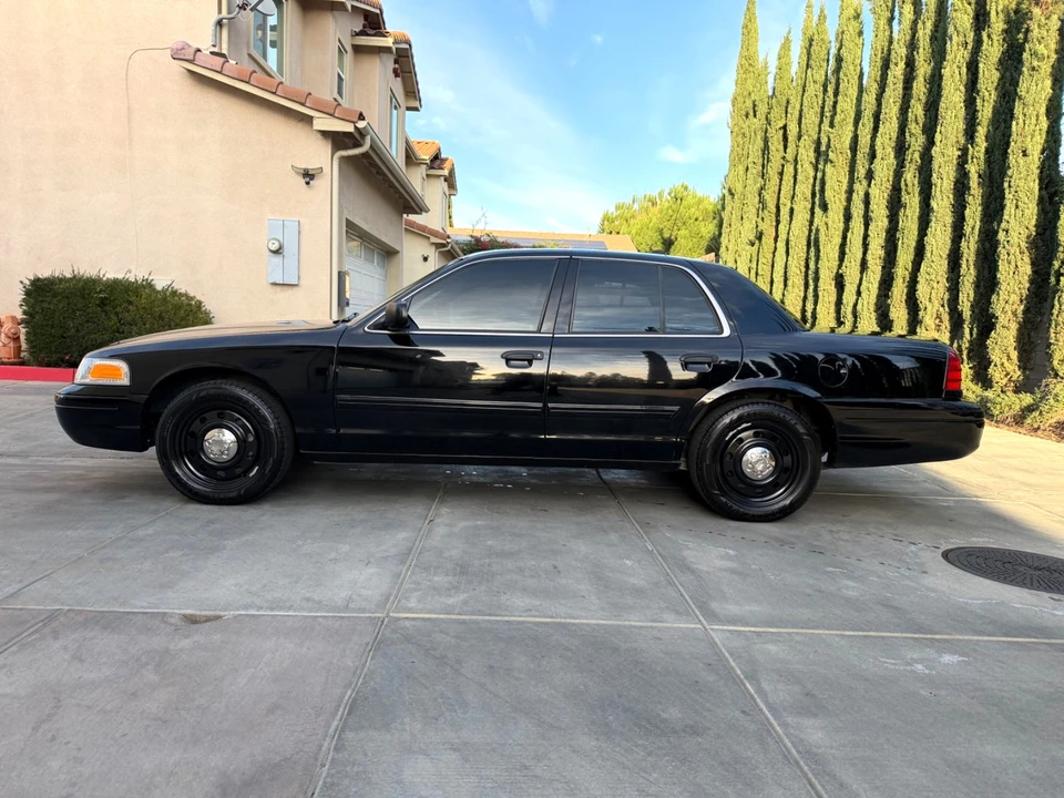 2011 Ford Crown Victoria - Image 2 of 21