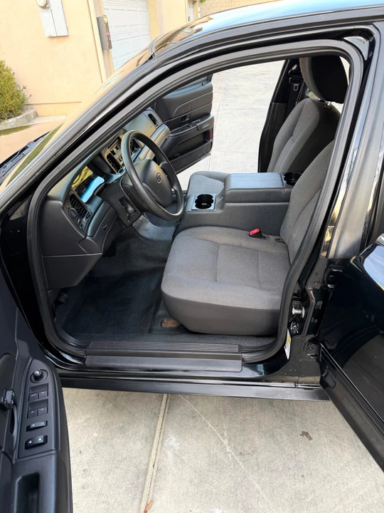 2011 Ford Crown Victoria - Image 12 of 21