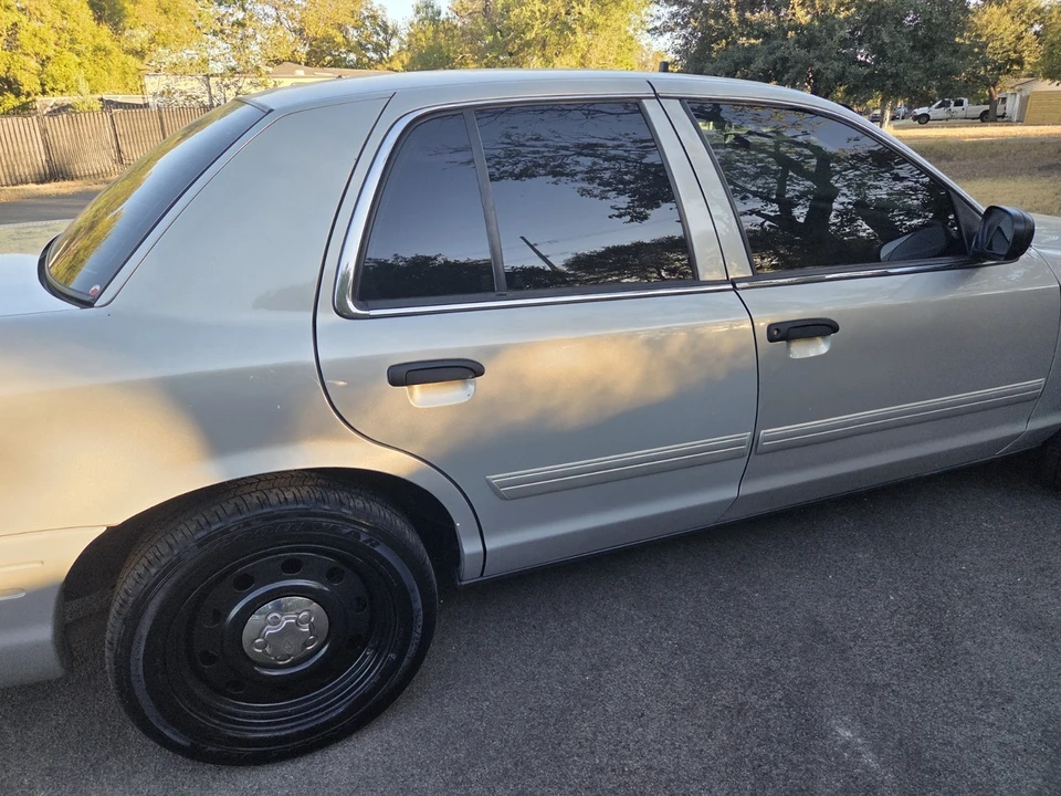 2011 Ford Crown Victoria - Image 3 of 21