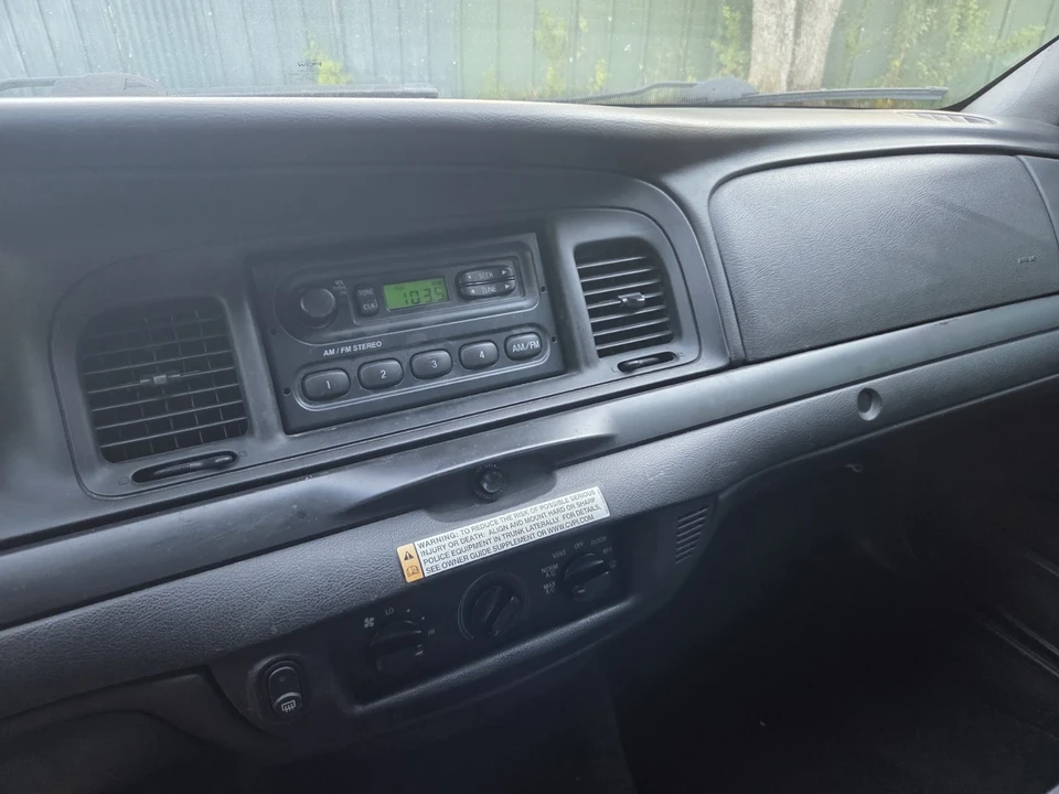 2011 Ford Crown Victoria - Image 15 of 21