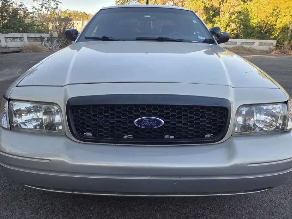 2011 Ford Crown Victoria - Image 2 of 21