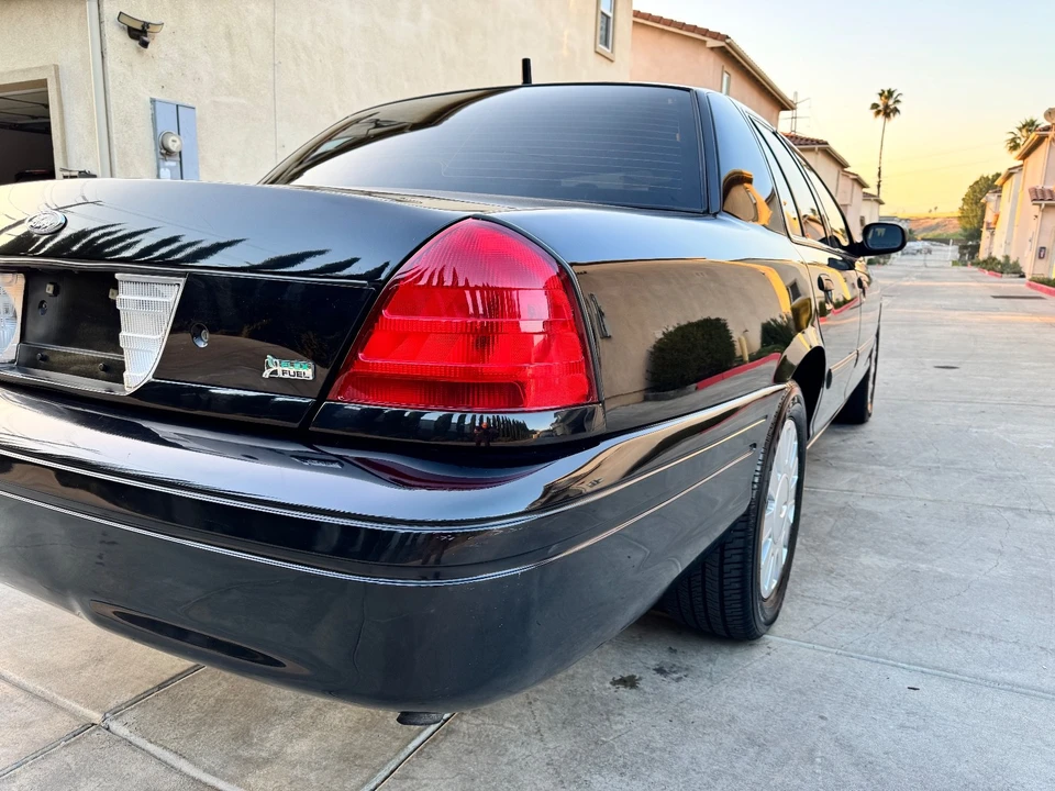 2011 Ford Crown Victoria - Image 6 of 21