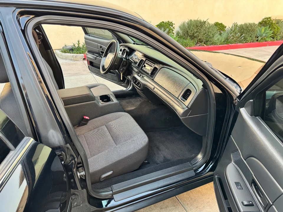 2011 Ford Crown Victoria - Image 15 of 21
