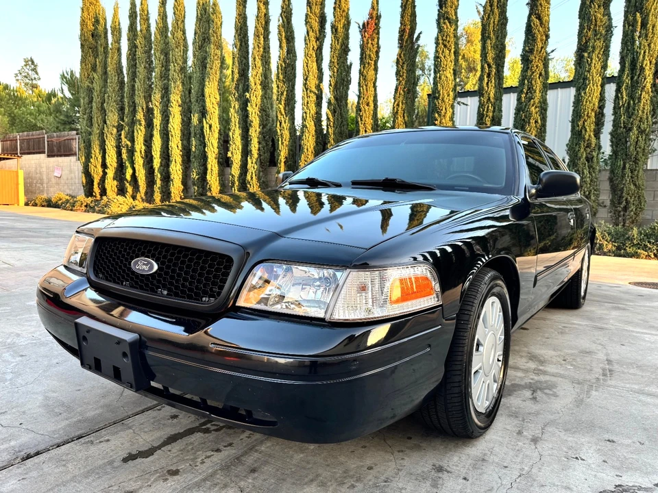 2011 Ford Crown Victoria - Image 2 of 21