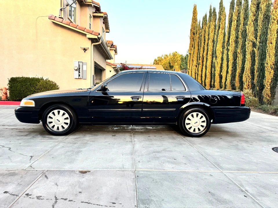 2011 Ford Crown Victoria - Image 3 of 21