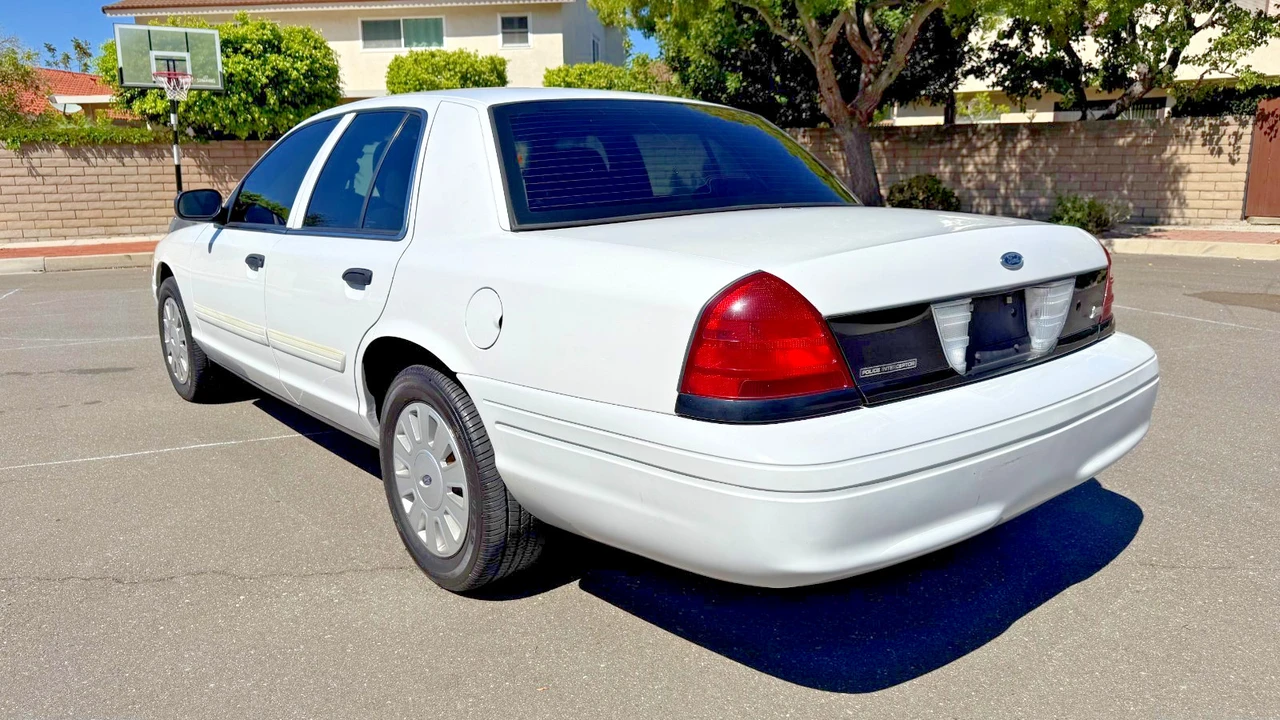 2011 Ford Crown Victoria - Image 5 of 16