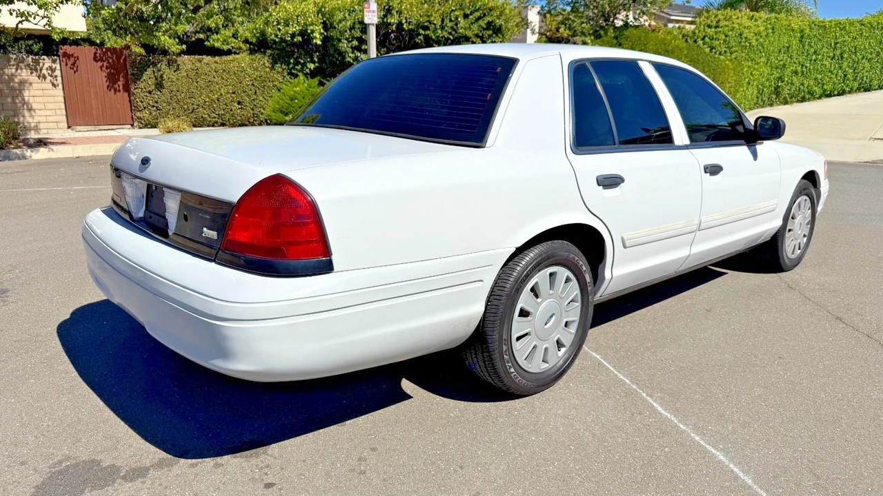 2011 Ford Crown Victoria - Image 6 of 16