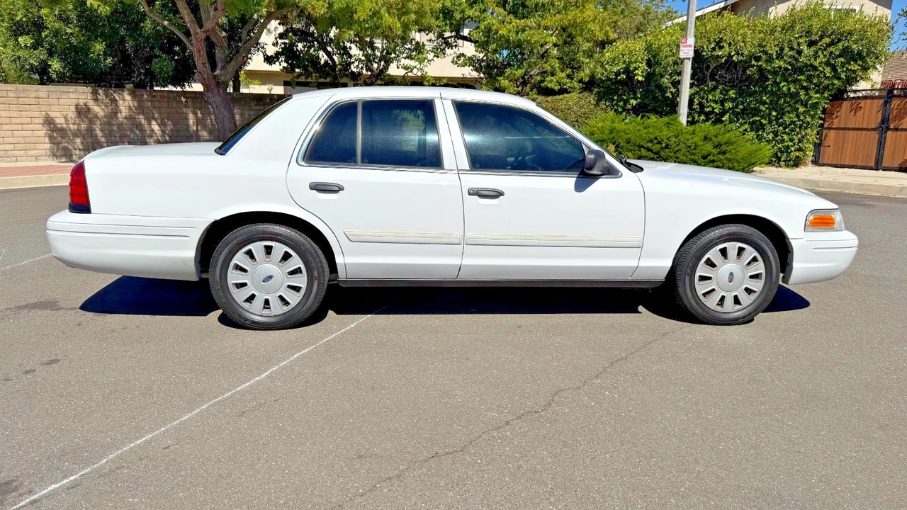 2011 Ford Crown Victoria - Image 4 of 16