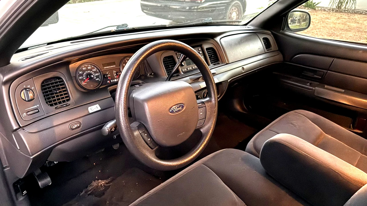 2011 Ford Crown Victoria - Image 10 of 16