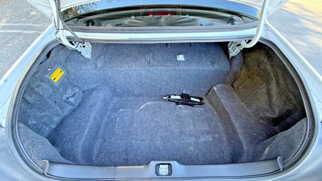 2011 Ford Crown Victoria - Image 13 of 16