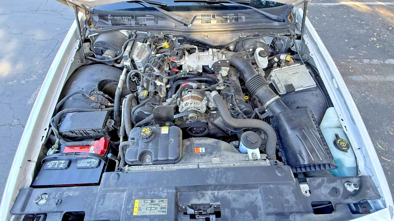 2011 Ford Crown Victoria - Image 12 of 16