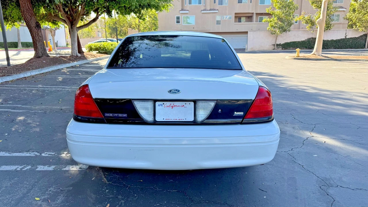 2011 Ford Crown Victoria - Image 15 of 16