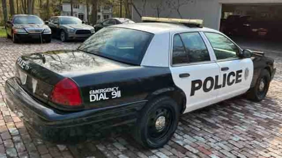 2011 Ford Crown Victoria - Image 3 of 15