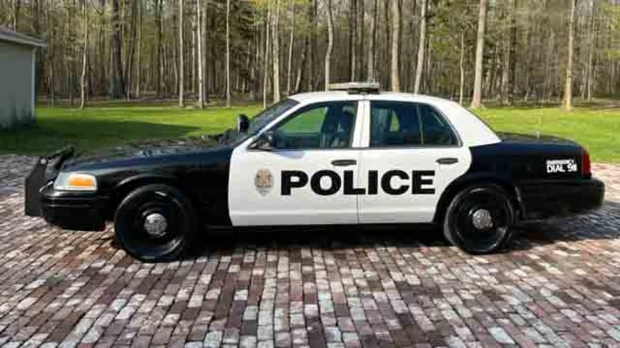 2011 Ford Crown Victoria - Image 2 of 15