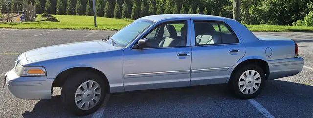 2011 Ford Crown Victoria - Image 2 of 13
