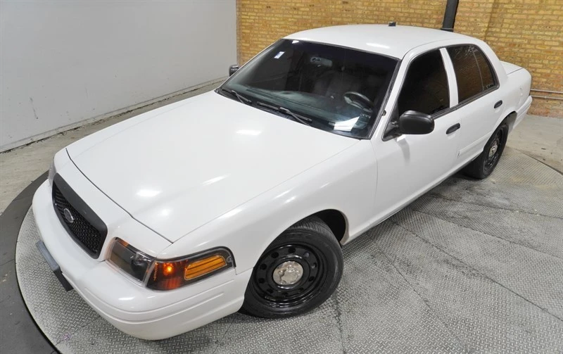 2011 Ford Crown Victoria - Image 2 of 12