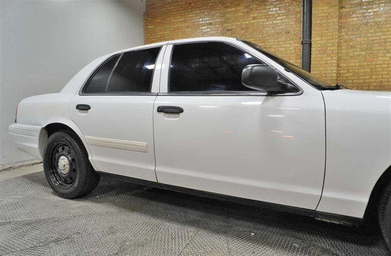 2011 Ford Crown Victoria - Image 9 of 12