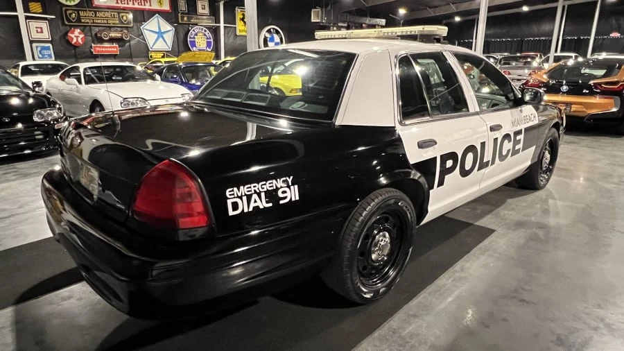 2011 Ford Crown Victoria - Image 2 of 19
