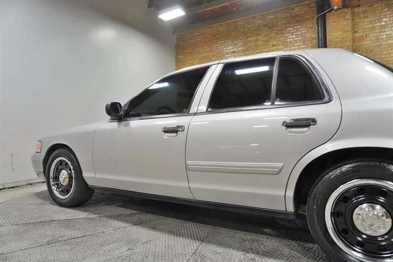 2011 Ford Crown Victoria - Image 19 of 21