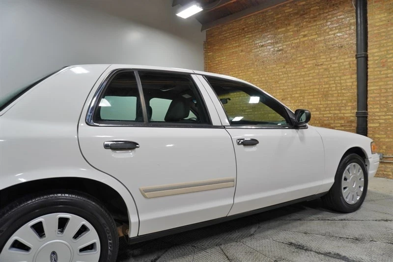 2011 Ford Crown Victoria - Image 11 of 12