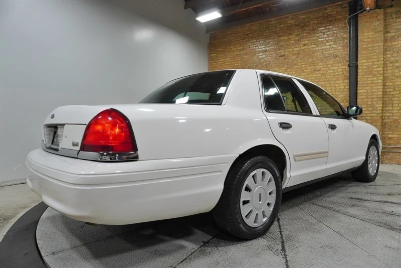 2011 Ford Crown Victoria - Image 8 of 12