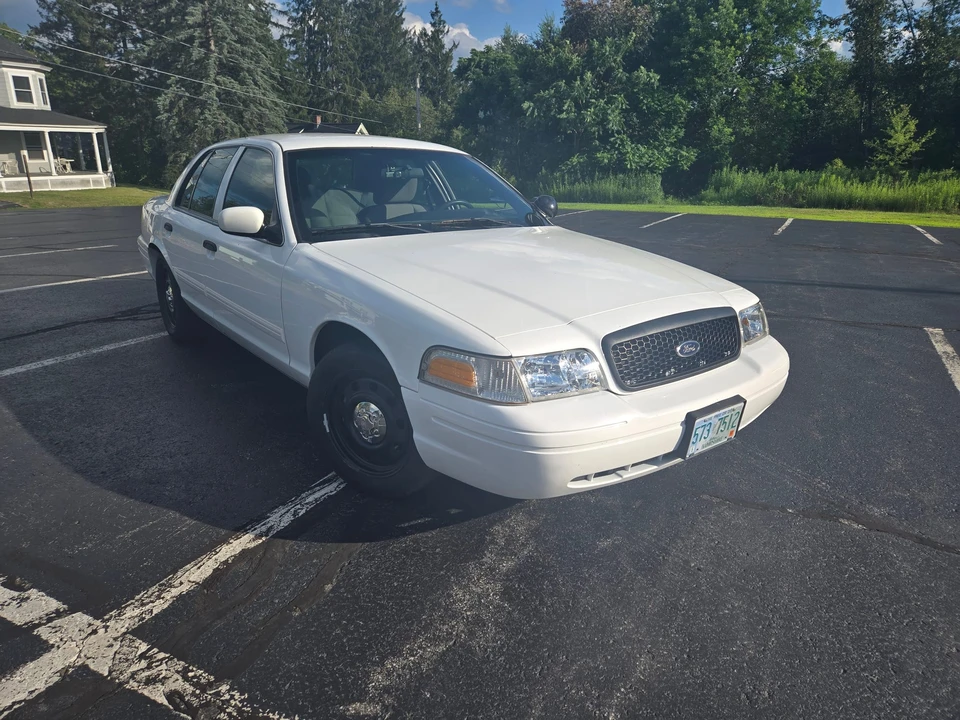 2011 Ford Crown Victoria - Image 3 of 31