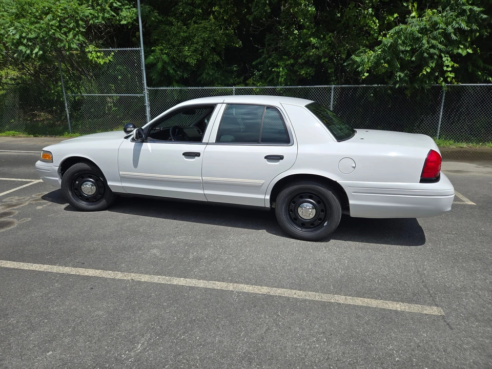 2011 Ford Crown Victoria - Image 15 of 31
