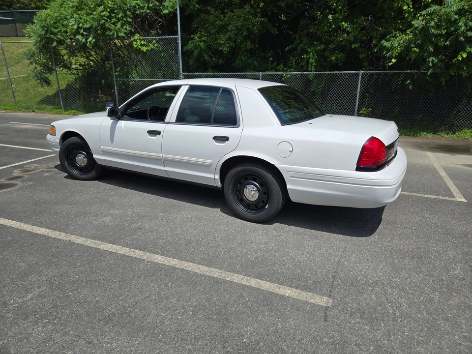 2011 Ford Crown Victoria - Image 13 of 31