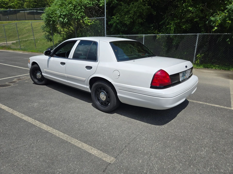 2011 Ford Crown Victoria - Image 14 of 31