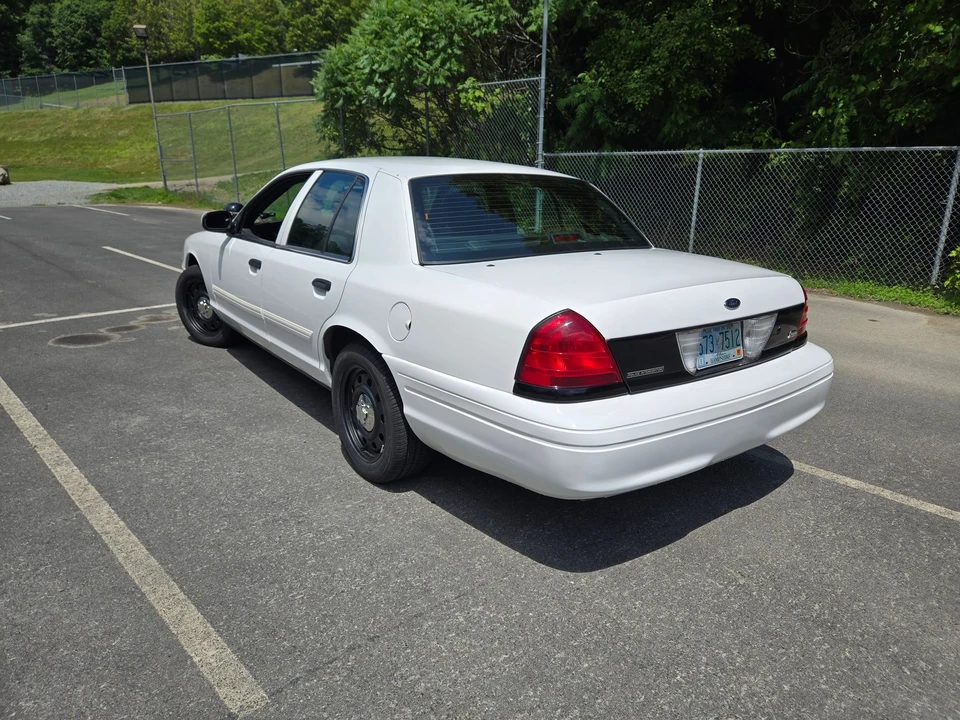 2011 Ford Crown Victoria - Image 9 of 31