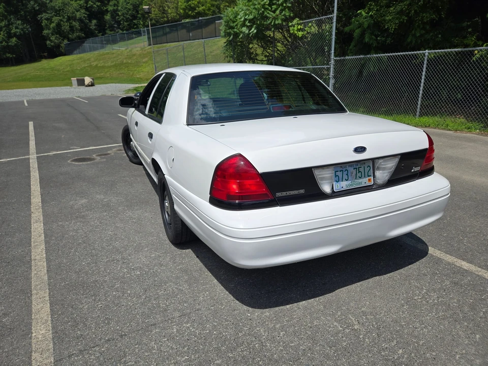 2011 Ford Crown Victoria - Image 10 of 31