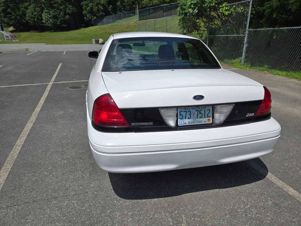 2011 Ford Crown Victoria - Image 8 of 31