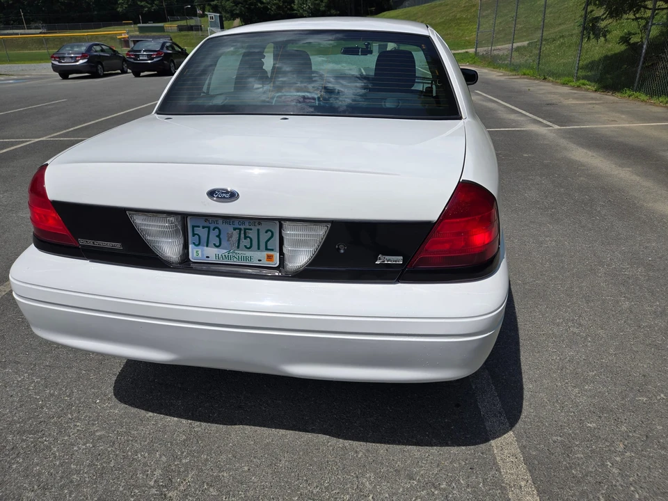 2011 Ford Crown Victoria - Image 6 of 31
