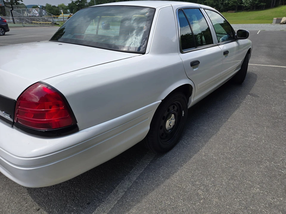 2011 Ford Crown Victoria - Image 29 of 31