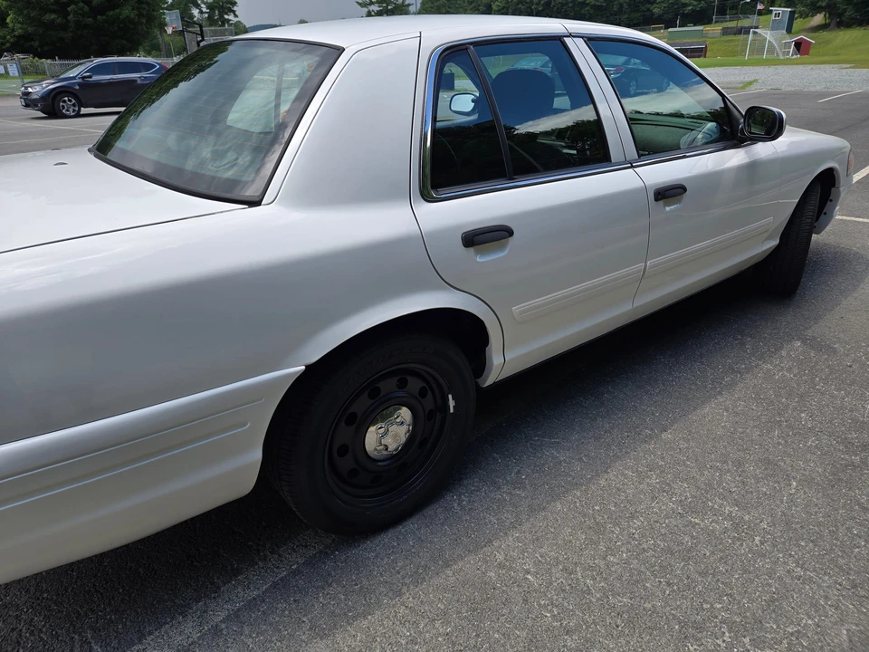 2011 Ford Crown Victoria - Image 26 of 31